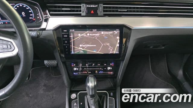 Volkswagen Passat GT 2022 — Şəkil 15/20