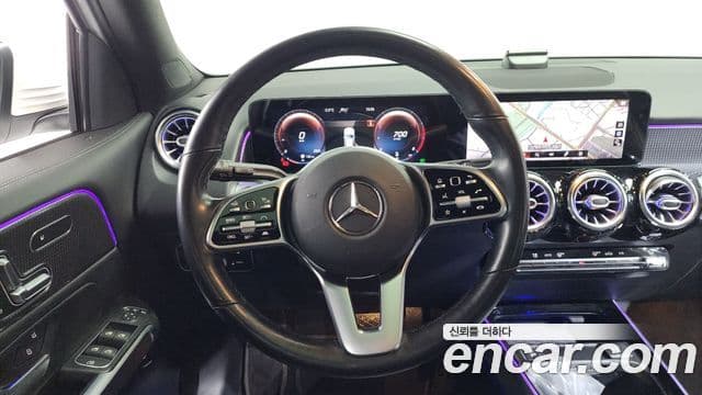 Mercedes-Benz GLB-Class 2021 — ფოტო 13/20