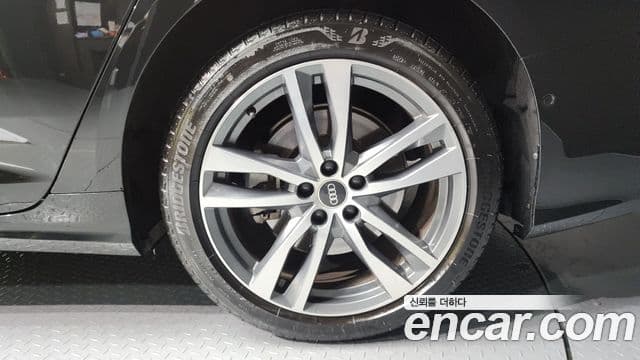Audi A6 2022 — ფოტო 4/20