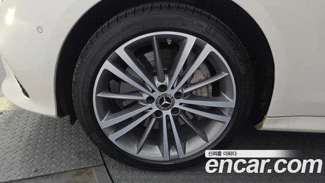 Mercedes-Benz CLS-Class 2019 — Photo 1/20