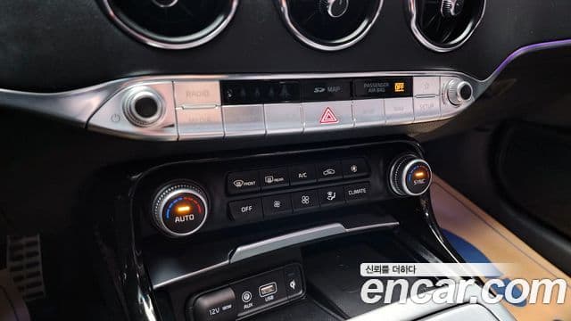 Kia Stinger 2019 — Şəkil 15/20