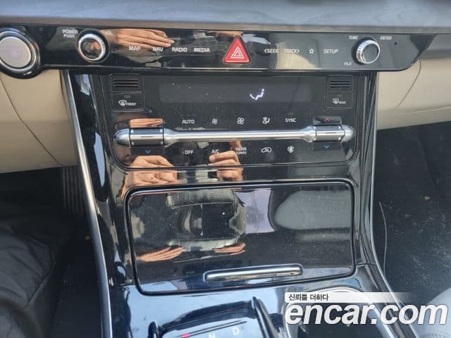 Kia Carnival 2021 — Şəkil 16/19
