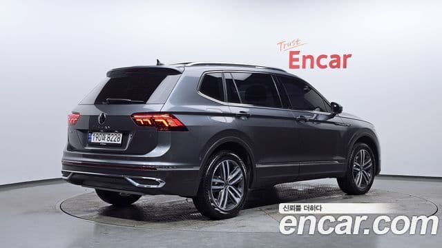 Volkswagen Tiguan Allspace 2023 — ფოტო 2/20