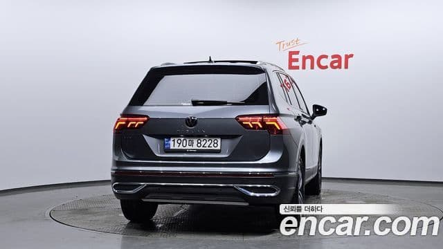 Volkswagen Tiguan Allspace 2023 — ფოტო 4/20