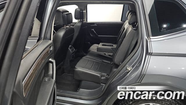 Volkswagen Tiguan Allspace 2023 — ფოტო 11/20