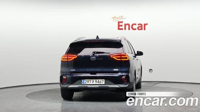 Kia Niro 2020 — ფოტო 15/20