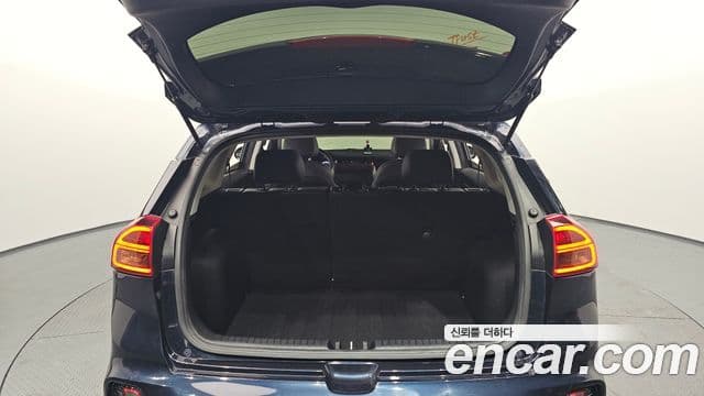 Kia Niro 2020 — ფოტო 6/20