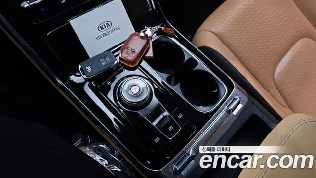 Kia Carnival 2021 — ფოტო 9/20