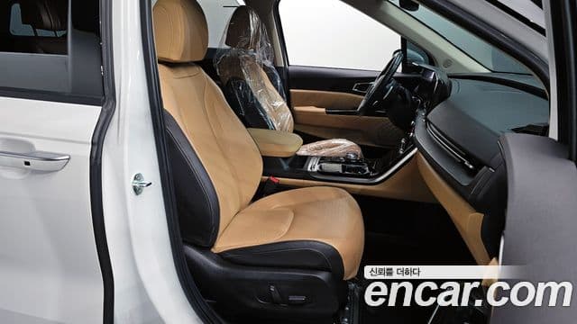 Kia Carnival 2021 — ფოტო 10/20
