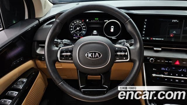 Kia Carnival 2021 — ფოტო 13/20