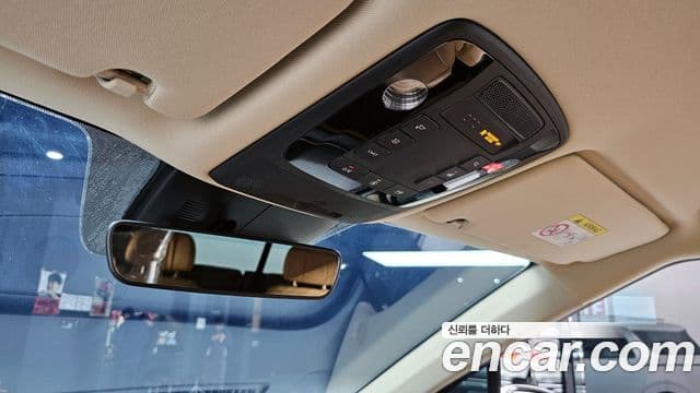 Kia Carnival 2021 — ფოტო 19/20