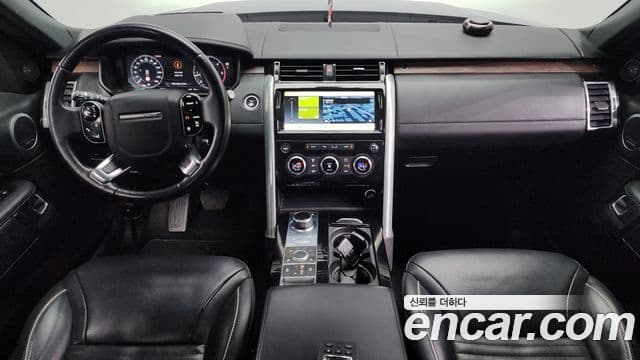 Land Rover Discovery 5 2019 — Photo 16/20