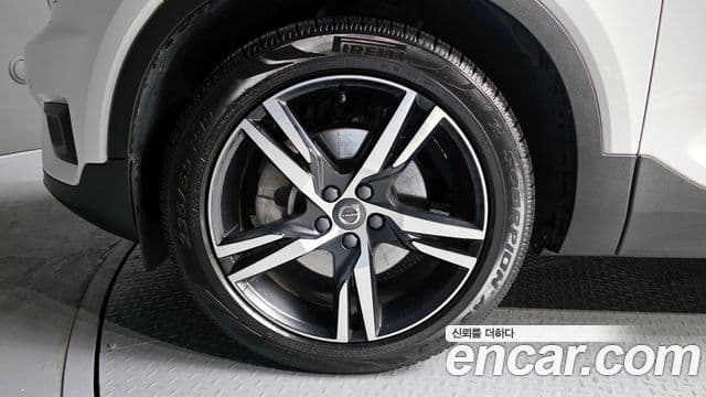 Volvo XC40 2020 — Şəkil 12/20
