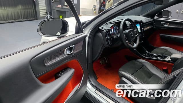 Volvo XC40 2020 — Şəkil 10/20