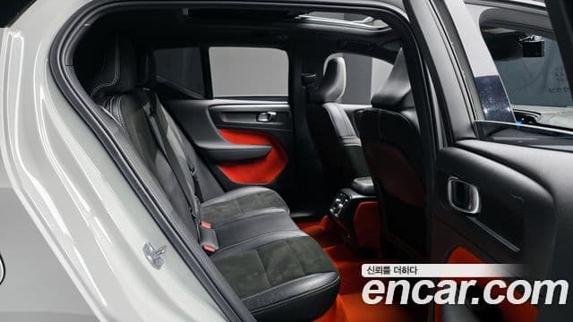Volvo XC40 2020 — Şəkil 16/20