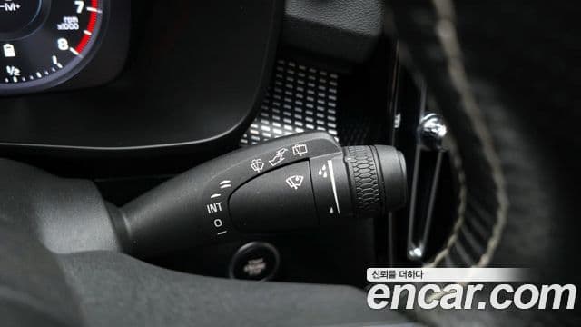 Volvo XC40 2020 — Şəkil 13/20