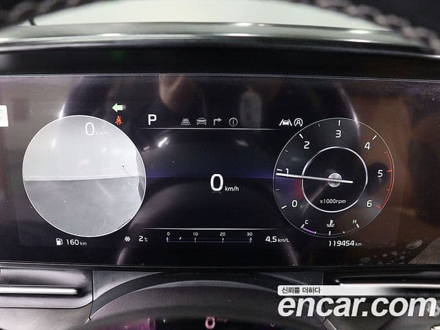 Kia Carnival 2021 — ფოტო 8/20