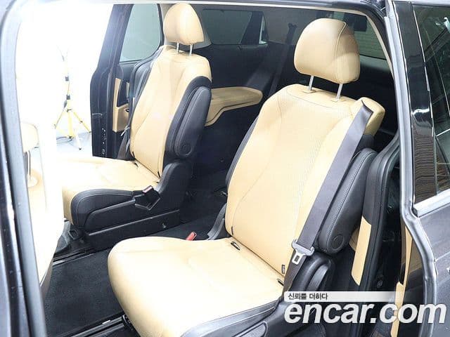 Kia Carnival 2021 — ფოტო 11/20