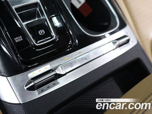 Kia Carnival 2021 — ფოტო 17/20