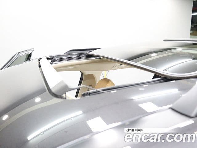 Kia Carnival 2021 — ფოტო 19/20