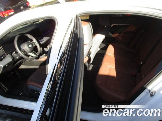 BMW 5 Series 2024 — ფოტო 7/20