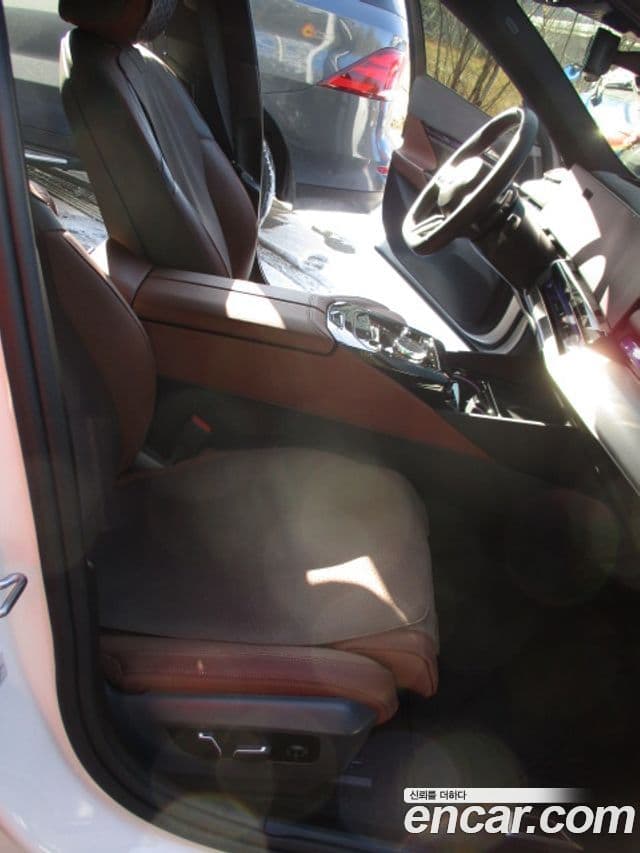 BMW 5 Series 2024 — ფოტო 8/20