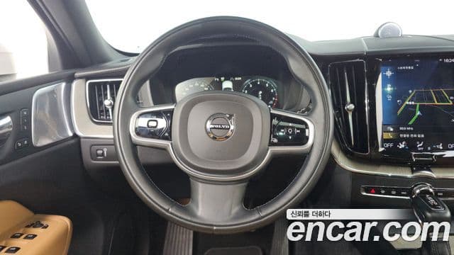Volvo XC60 2018 — Şəkil 10/20