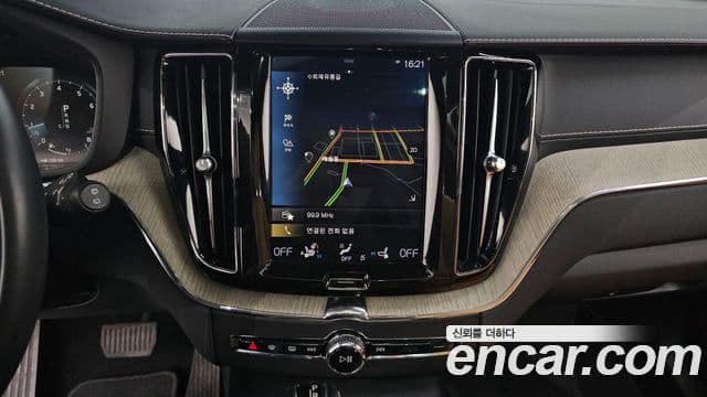 Volvo XC60 2018 — Şəkil 11/20