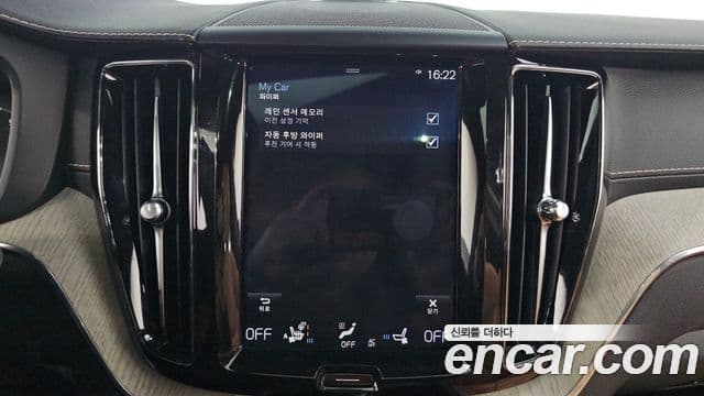 Volvo XC60 2018 — Şəkil 14/20