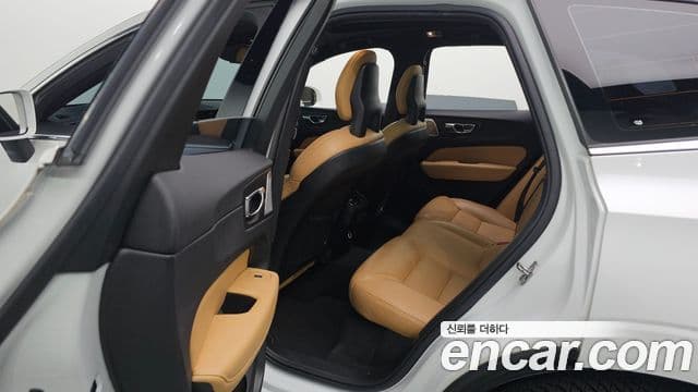 Volvo XC60 2018 — Şəkil 19/20