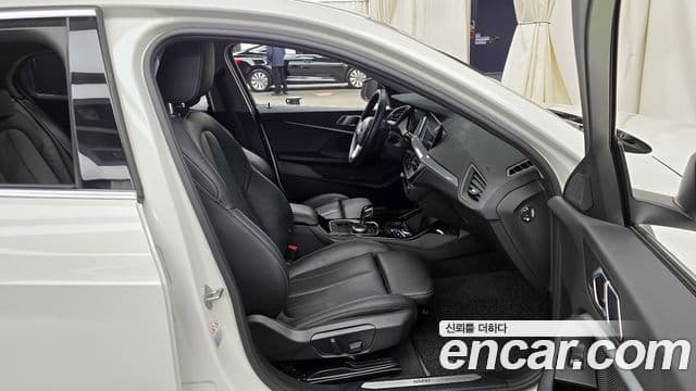 BMW 1 Series 2022 — ფოტო 15/20