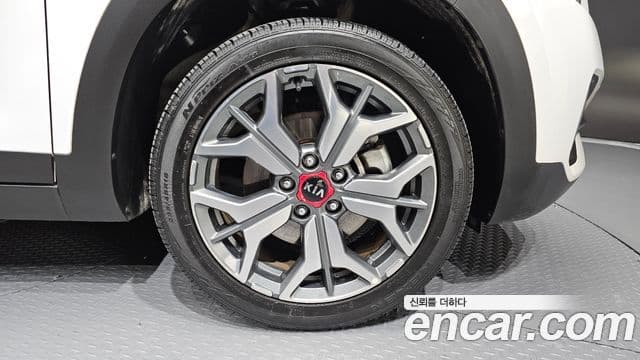 Kia Seltos 2020 — ფოტო 5/20