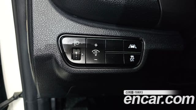 Kia Seltos 2020 — ფოტო 14/20