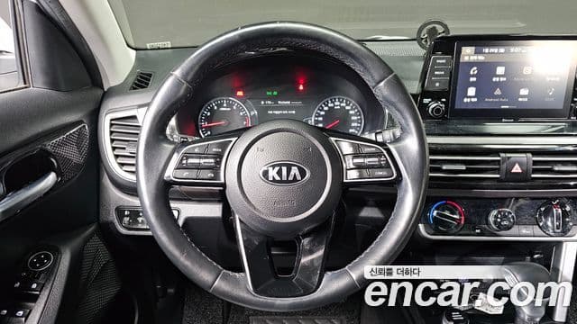 Kia Seltos 2020 — ფოტო 16/20