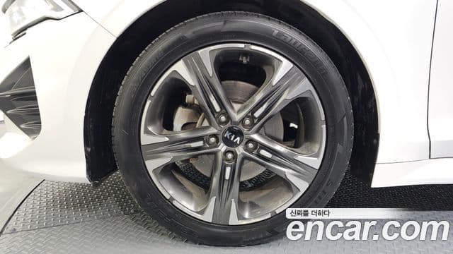 Kia K5 2021 — ფოტო 5/20