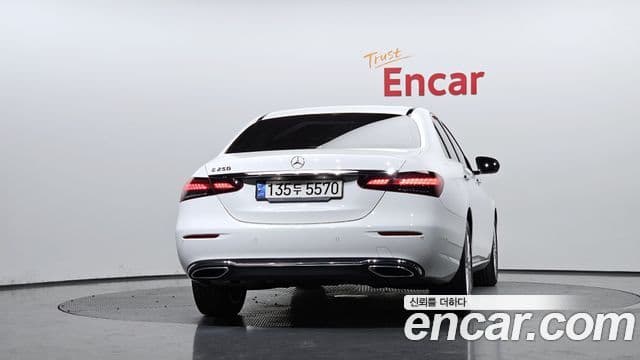 Mercedes-Benz E-Class 2022 — Фото 4/20