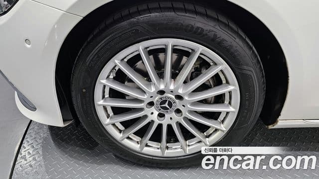 Mercedes-Benz E-Class 2022 — Фото 5/20