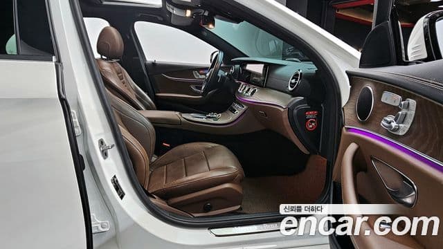 Mercedes-Benz E-Class 2022 — Фото 10/20