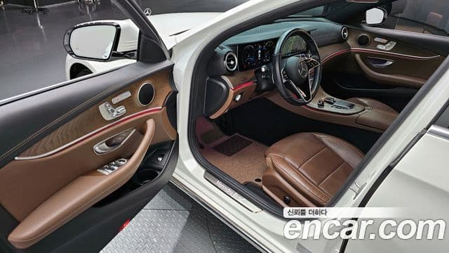 Mercedes-Benz E-Class 2022 — Фото 11/20