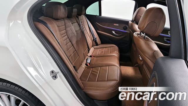 Mercedes-Benz E-Class 2022 — Фото 12/20