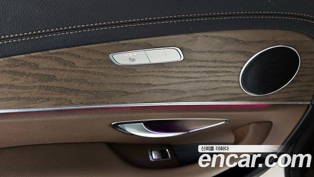 Mercedes-Benz E-Class 2022 — Фото 17/20