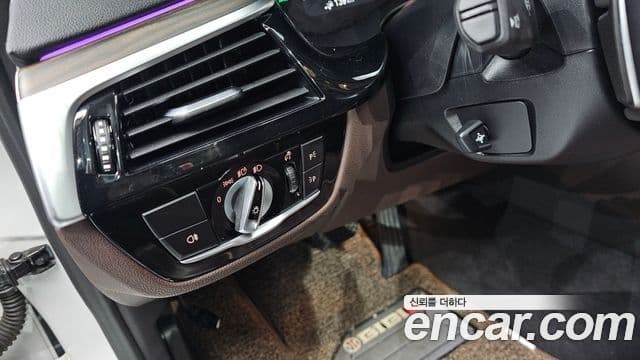 BMW 5 Series 2020 — Şəkil 12/20