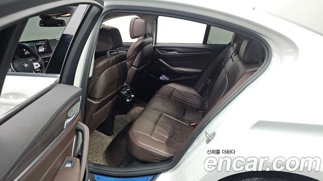 BMW 5 Series 2020 — Şəkil 16/20