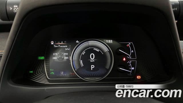 Lexus UX250h 2020 — Şəkil 13/20