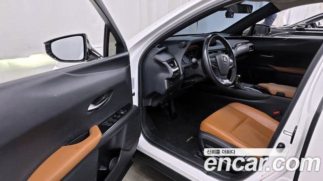 Lexus UX250h 2020 — Şəkil 14/20