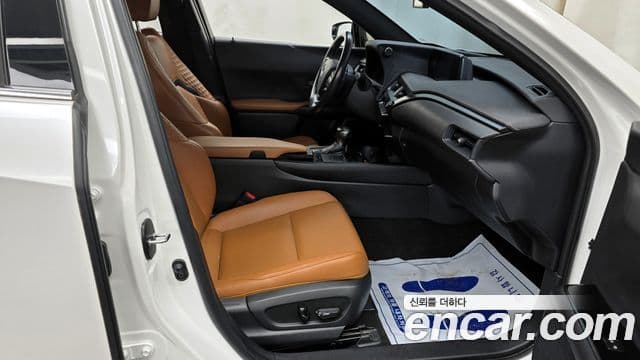 Lexus UX250h 2020 — Şəkil 7/20