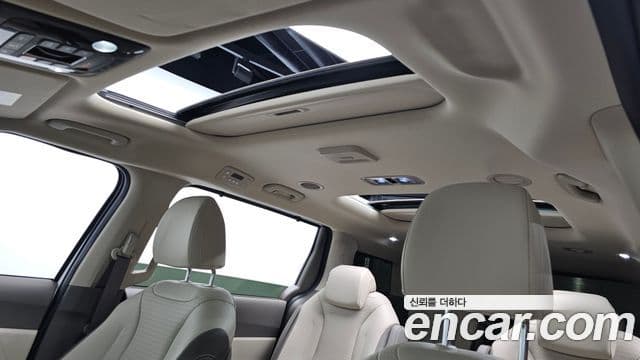Kia Carnival 2024 — ფოტო 18/20