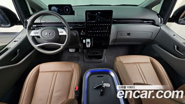 Hyundai Staria 2023 — ფოტო 14/20