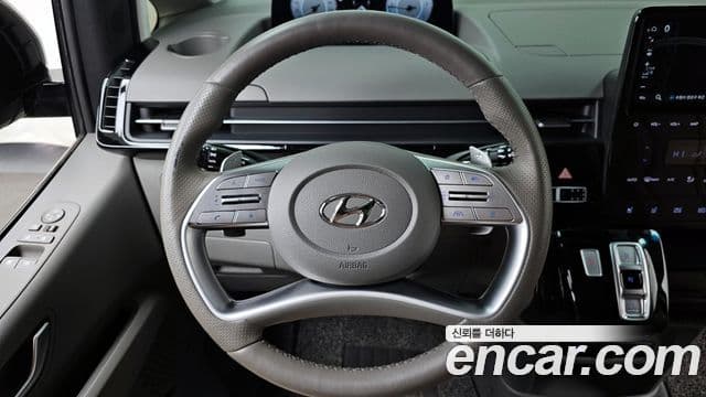 Hyundai Staria 2023 — ფოტო 3/20