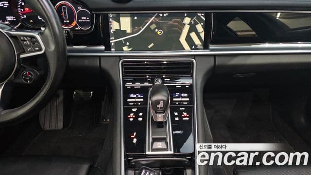 Porsche Panamera 2018 — Şəkil 16/20